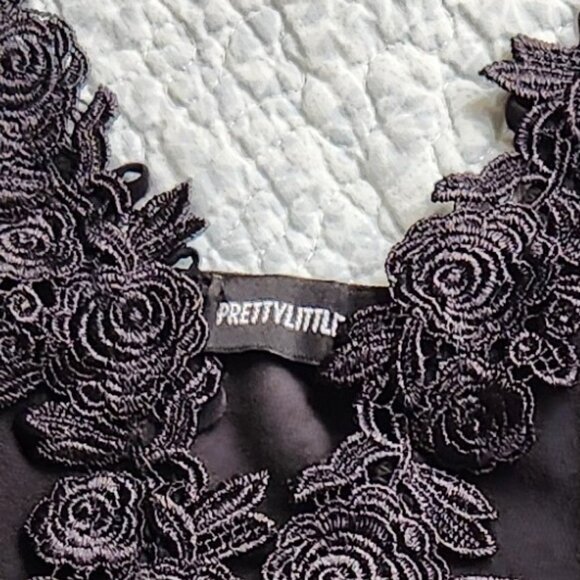 PrettyLittleThing Black Bodysuit with Crochet Floral Front Design - Picture 8 of 8